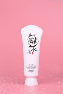 悦目佳人氨基酸平衡净润洁面乳产品展示